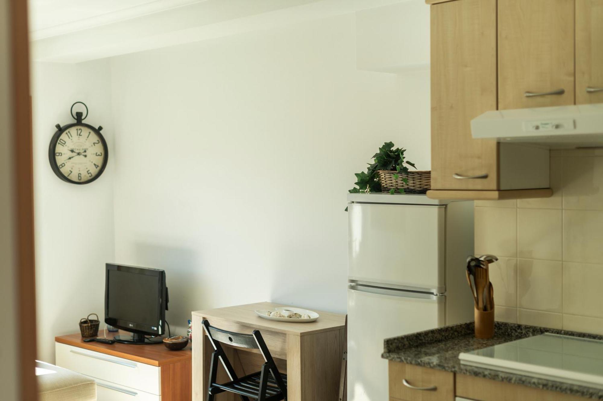 Tarantino, Apartamento Con Piscina, Playa A 3 Km Vut-2505-As 利亚内斯 外观 照片